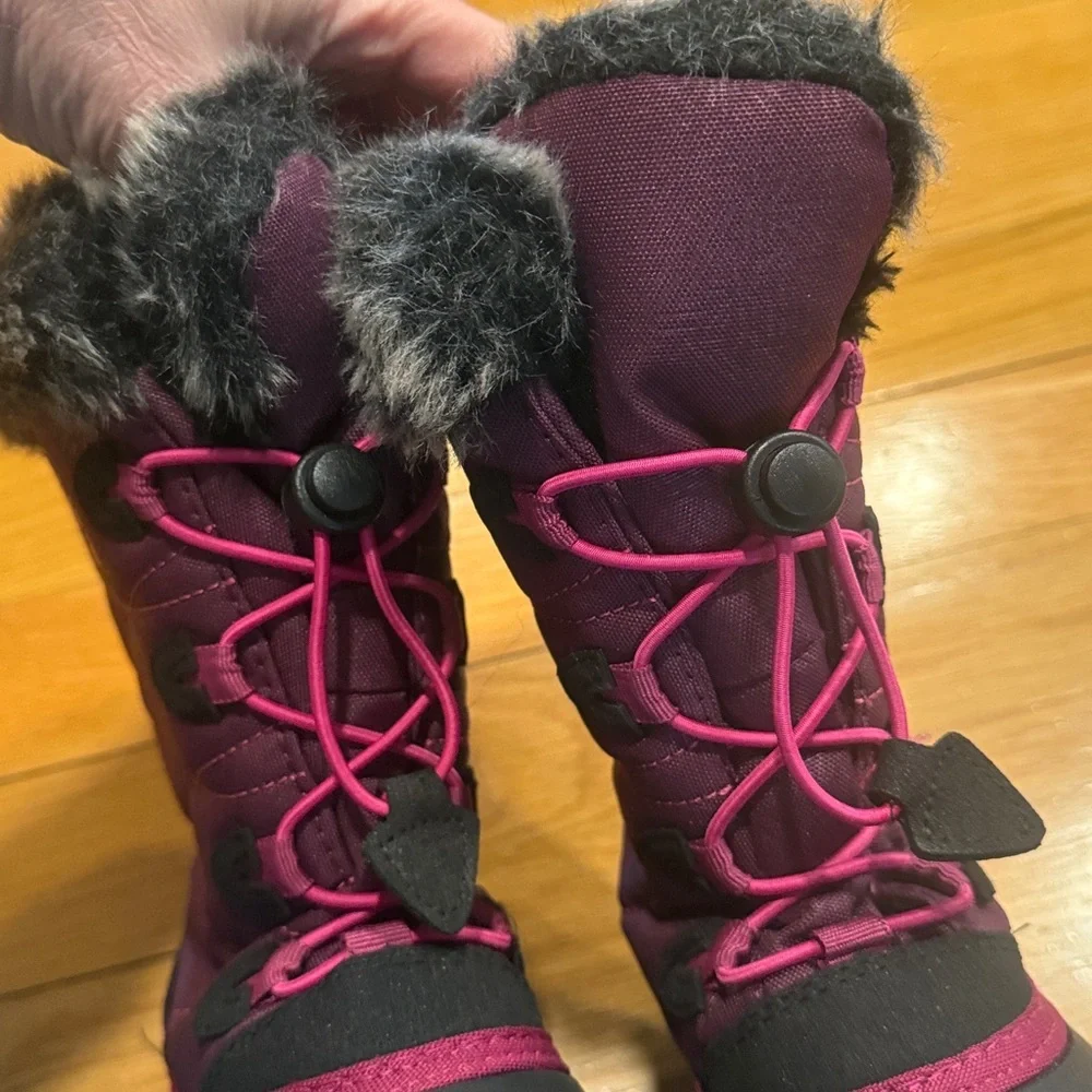 Kamik girls winter snow boots size 3 .